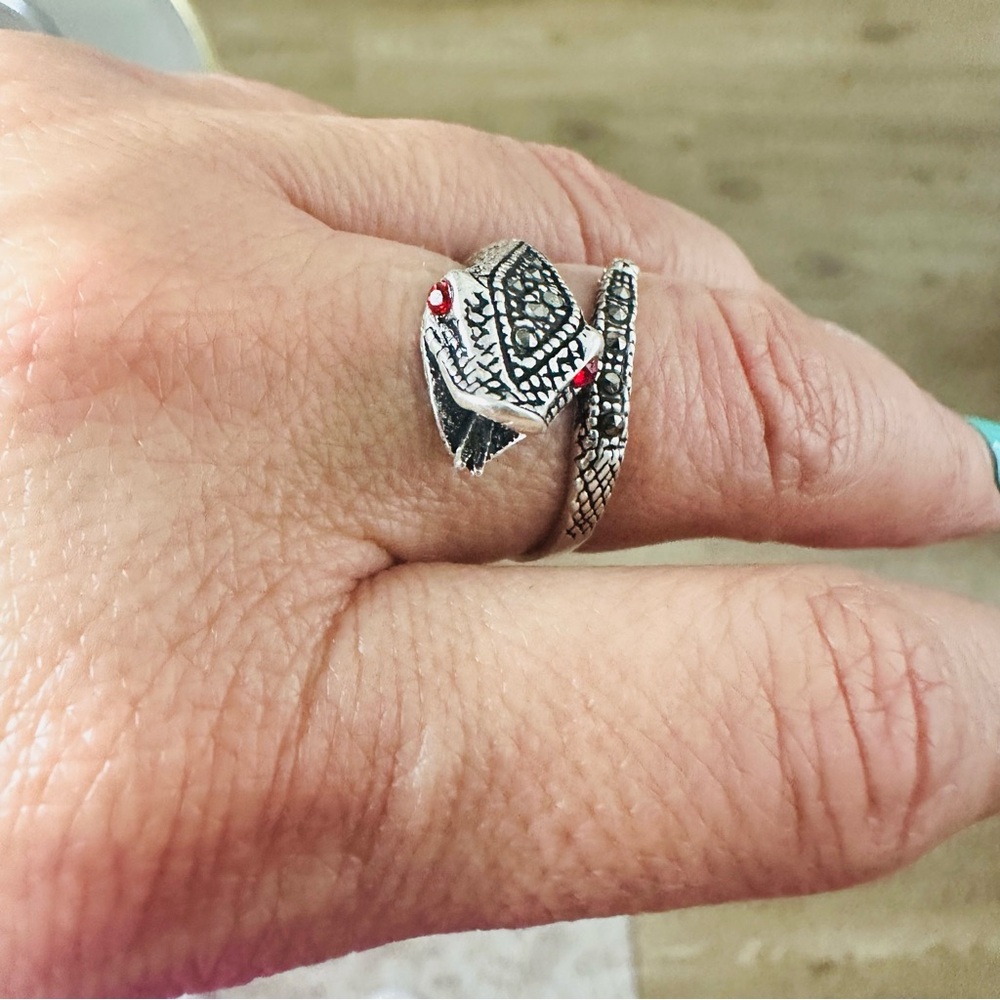 Sterling Silver 925  Snake Ring Red Accents Boho Nature Feminine - Picture 5 of 13
